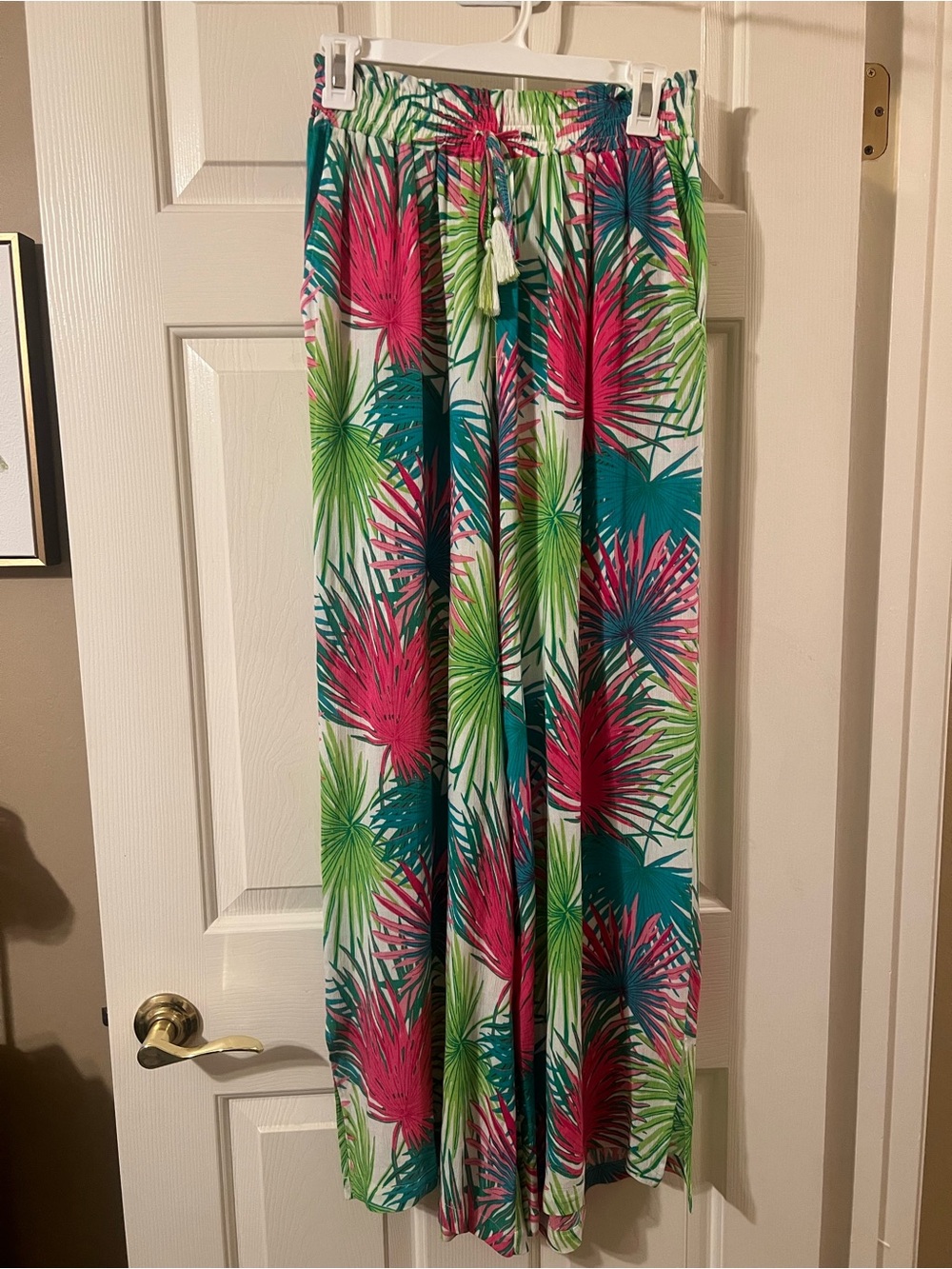 NWOT 🛍️3 for 25 🛍️ Rose & Olive Tropical Pants Pink, Teal & Lime Size Small